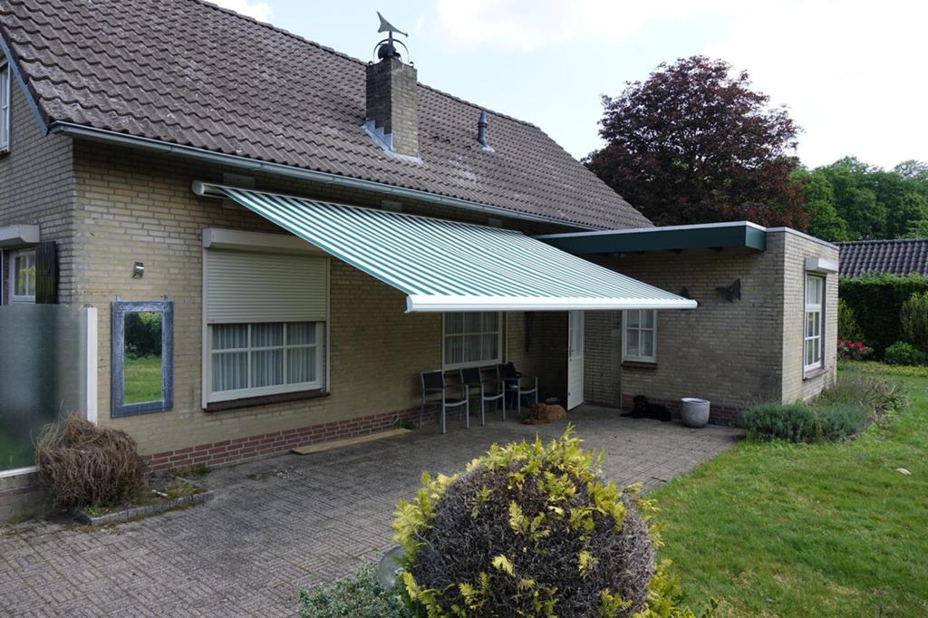 Electrisch Zonnescherm Harol met knikarm groen wit gestreept, Tuin en Terras, Zonneschermen, Ophalen, Gebruikt, 450 cm of meer