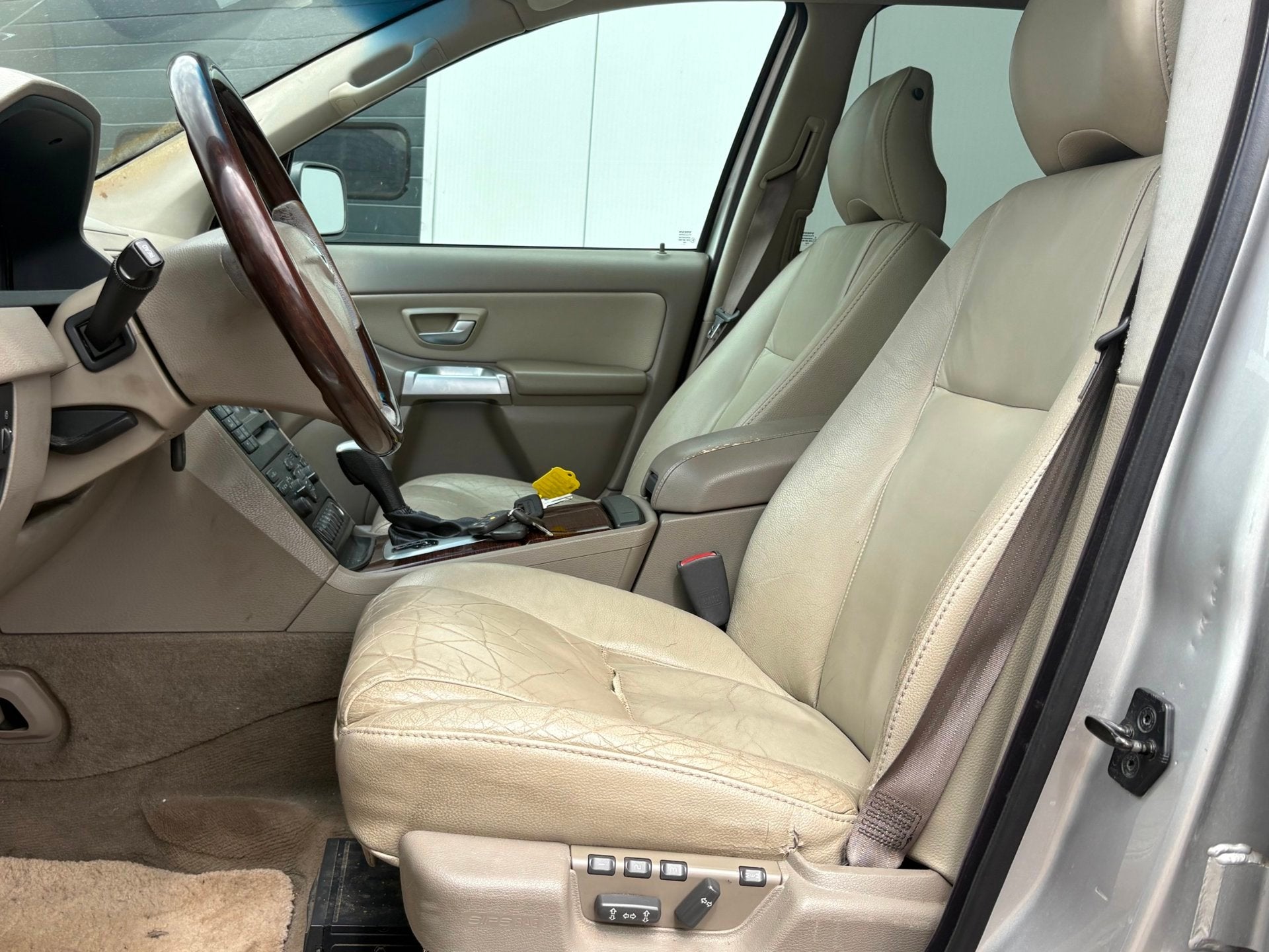 Volvo XC90 2.5T Autom. 4WD 7-pers. MOTOR TIKT, Gebruikt, Beige, 7 stoelen, 2521 cc