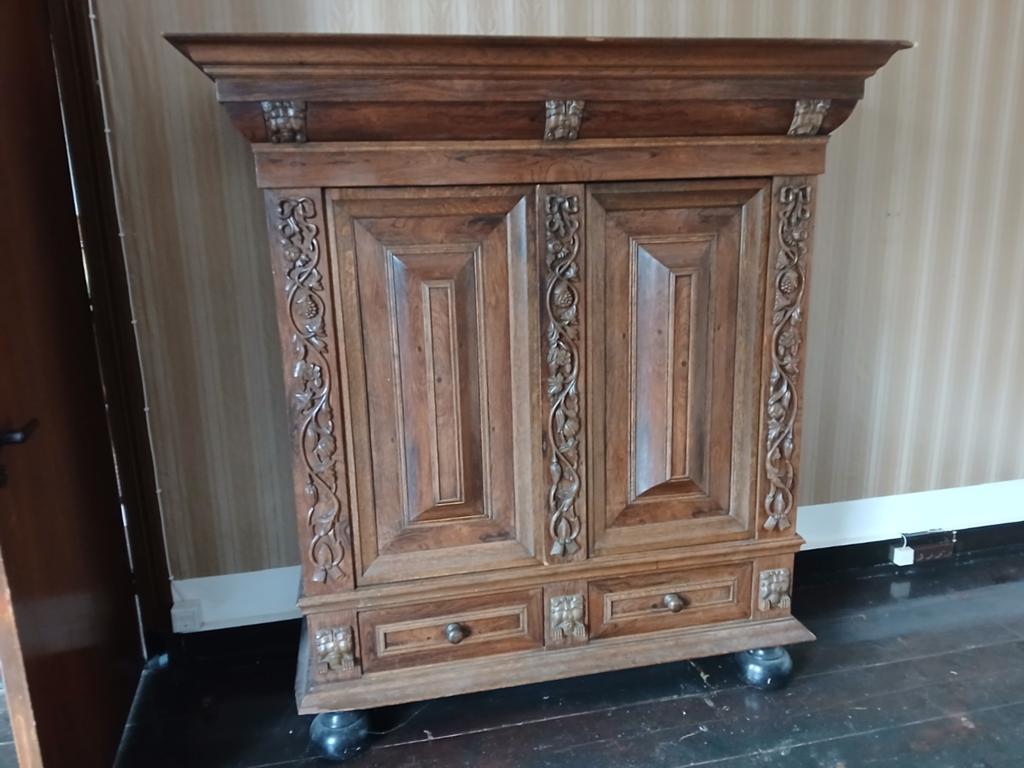 Antieke Eiken Kast met Prachtig Snijwerk, Ophalen
