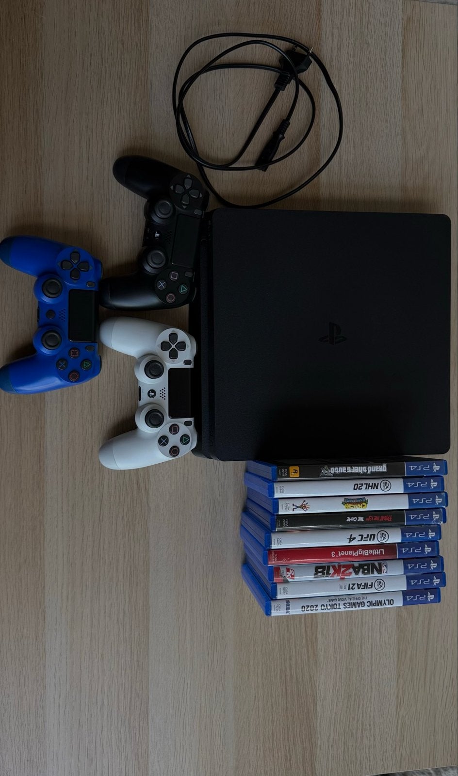 PlayStation 4 Slim 1 TB (CUH-2216B) 3 controllers en 9 games, Ophalen of Verzenden, 1 TB, Met 3 controllers of meer, Slim