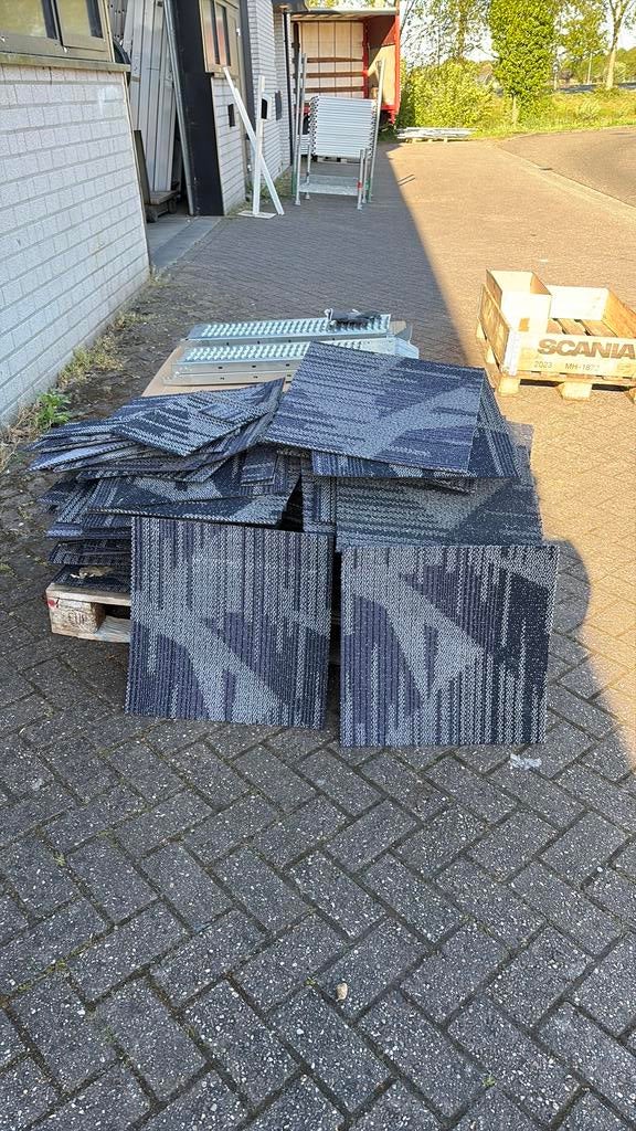 Vloertegels 50cm x 50cm, Ophalen, 30 cm of meer, Steen of Klei, 50 tot 150 cm