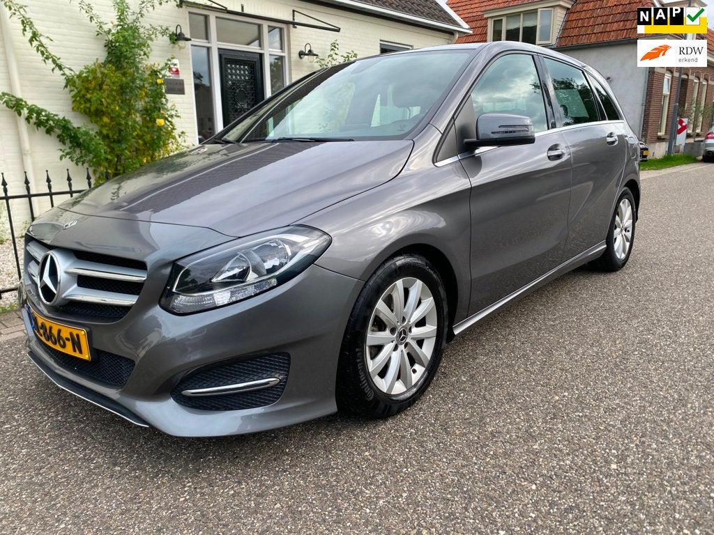 Mercedes-Benz B-klasse 180 Business Solution,Trekhaak,Camera, Auto's, Dealer onderhouden, Gebruikt, Euro 6, 4 cilinders