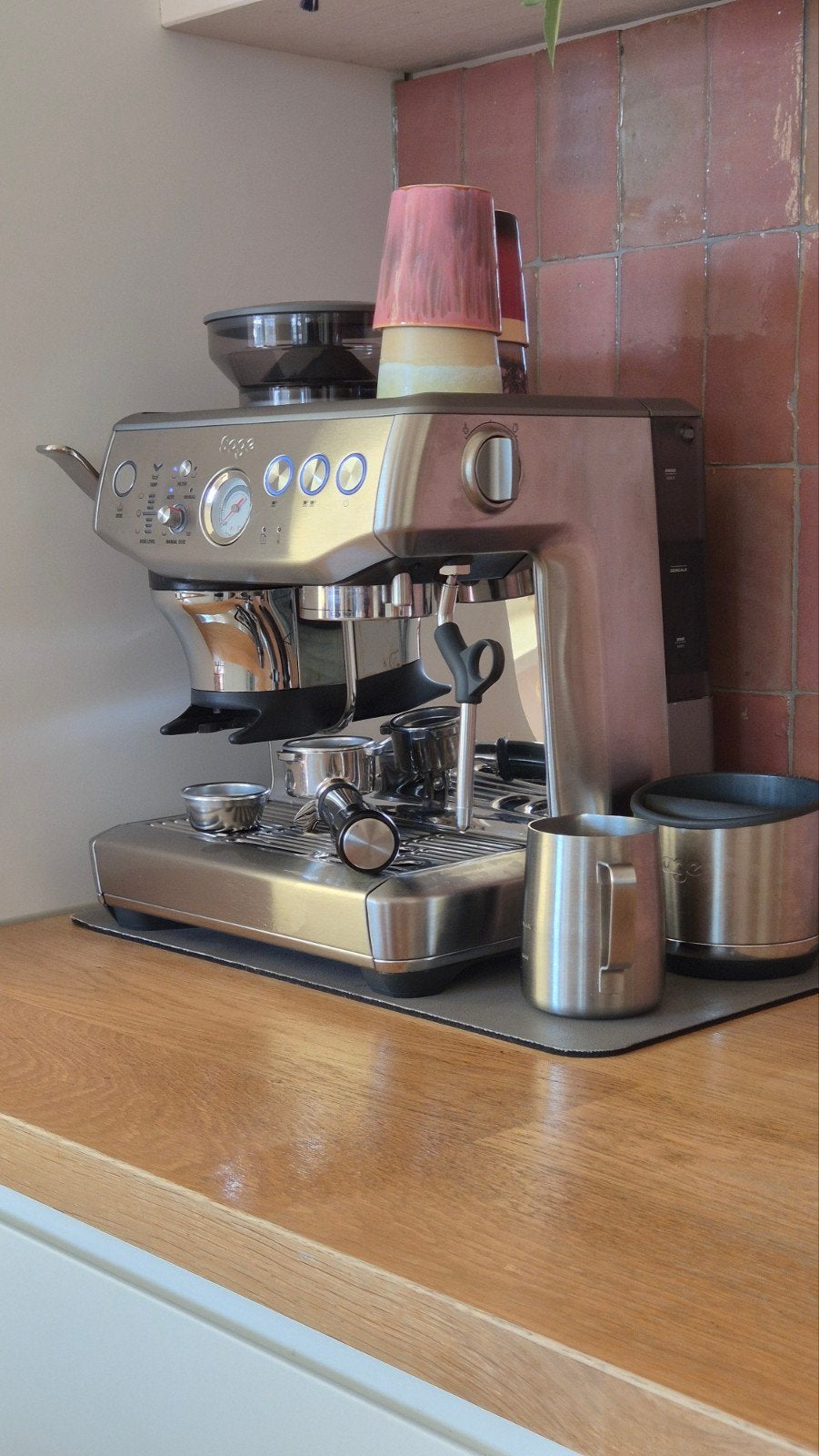 Sage Barista Express Impress RVS (minimaal gebruikt), Witgoed en Apparatuur, Koffiezetapparaten, Ophalen, Espresso apparaat, Koffiebonen
