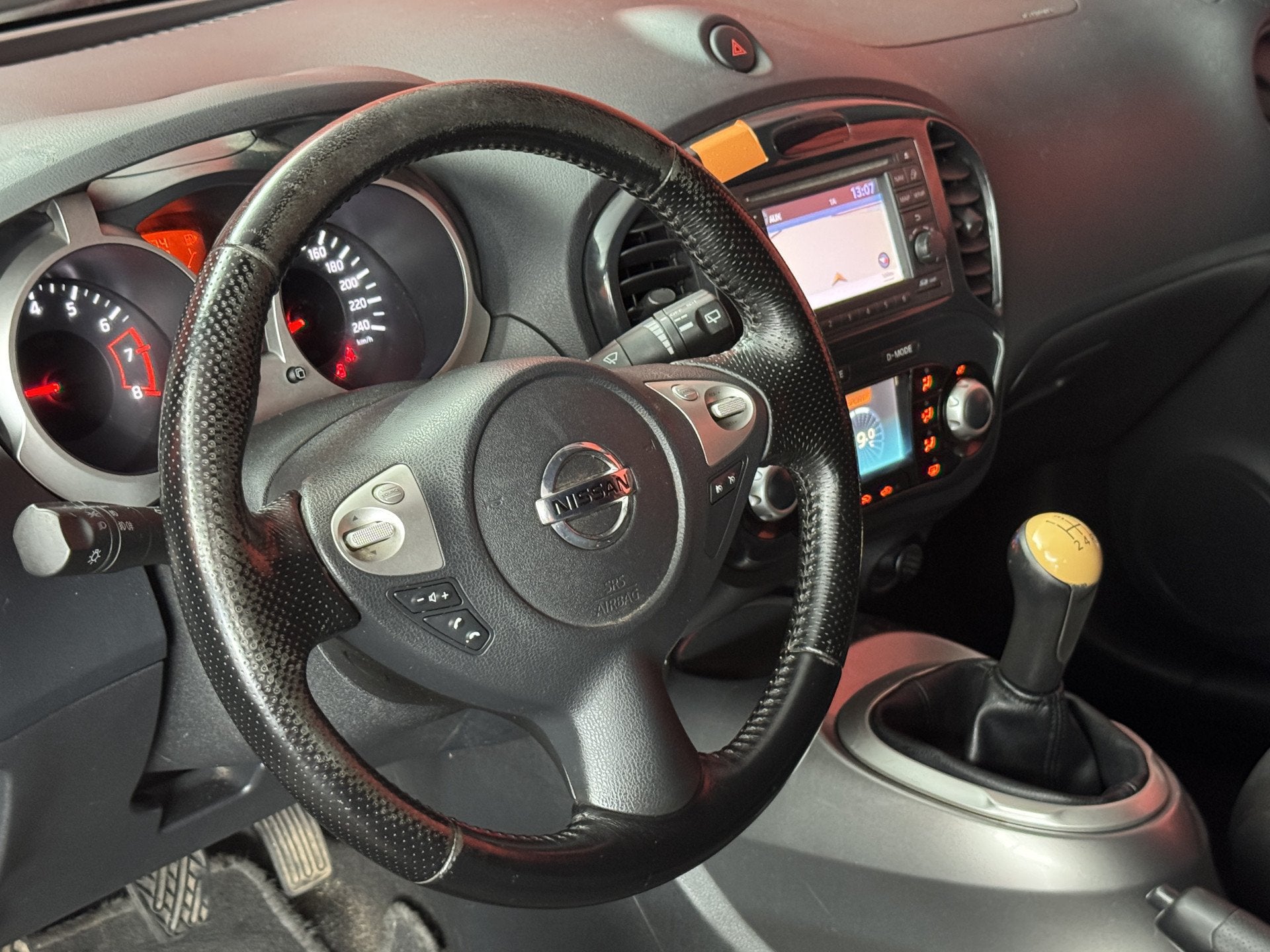 Nissan Juke 1.6 Visia | Camera | Clima | Trekhaak |, Auto's, Euro 5, Stof, Zwart, 4 cilinders