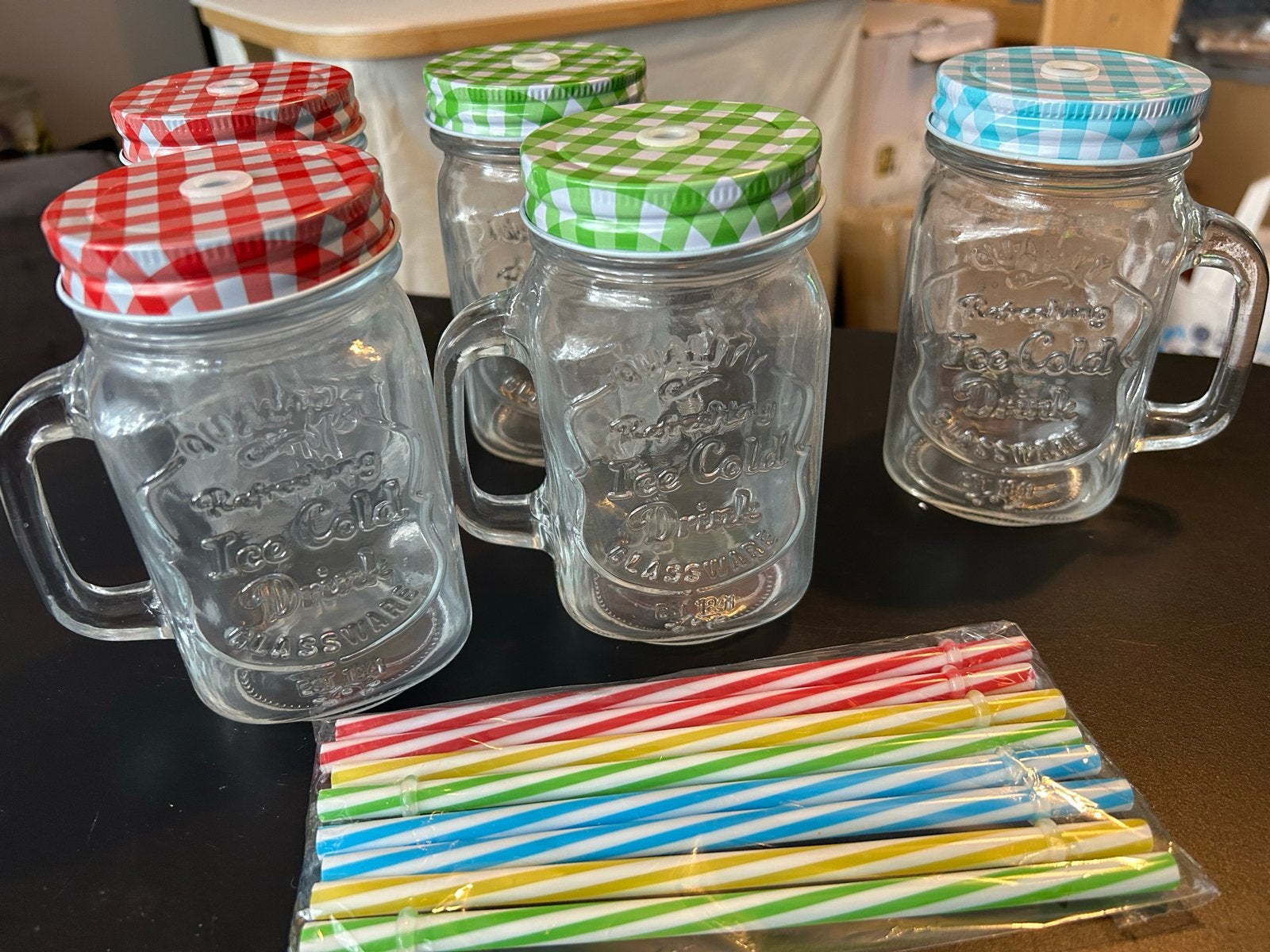 5 Nieuwe Drinkglazen met Rietje en Geruite Deksel, Huis en Inrichting, Nieuw, Ophalen of Verzenden, Meerkleurig, Glas