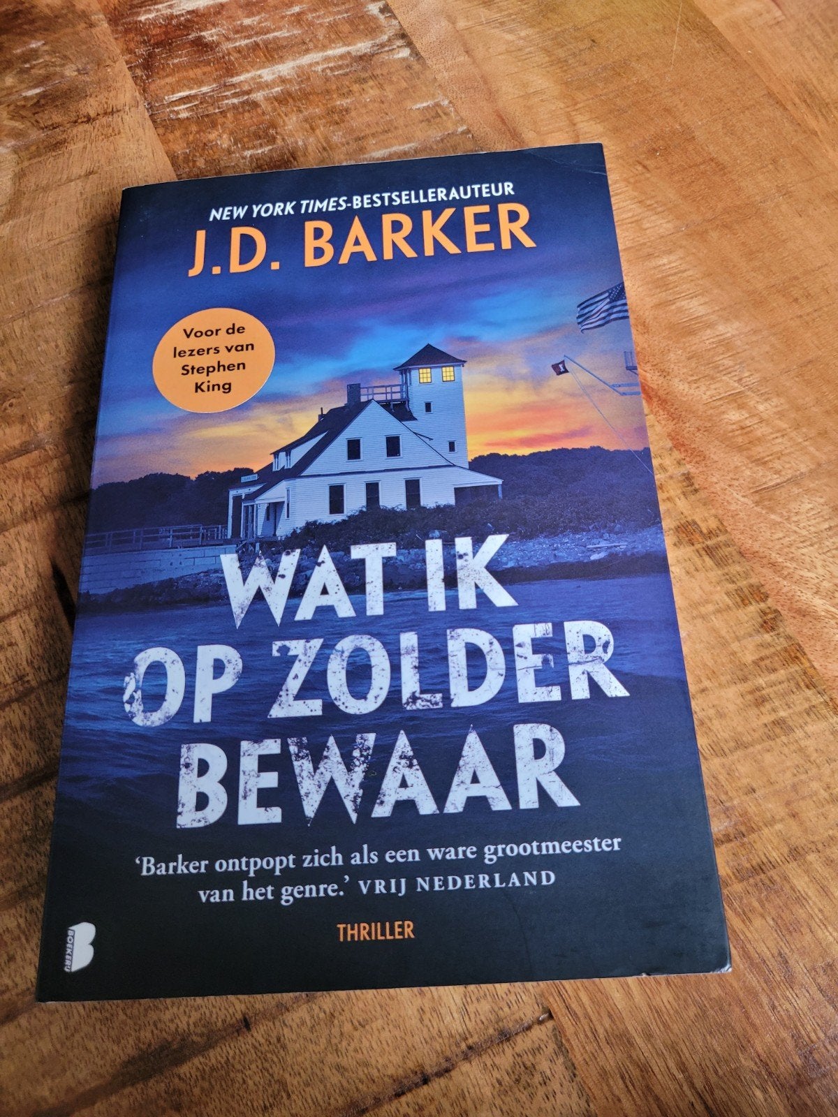 J.D. Barker - Wat ik op zolder bewaar (Thriller), Boeken, Ophalen of Verzenden, Zo goed als nieuw, J.D. Barker, Amerika