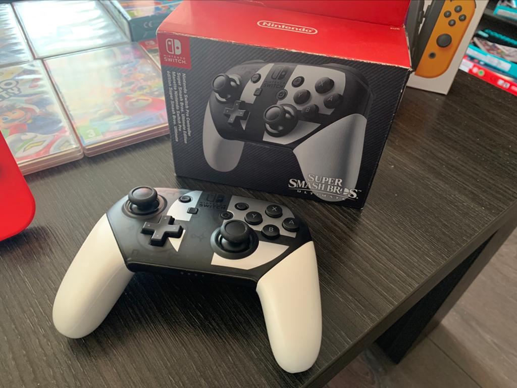 Nintendo Super Smash Bros Ultimate Pro Controller Switch, Spelcomputers en Games, Spelcomputers | Nintendo Switch, Zo goed als nieuw