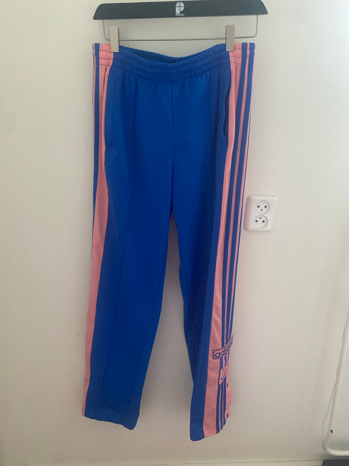 Adidas trainingsbroek blauw met roze strepen, Blauw, Ophalen of Verzenden, Zo goed als nieuw, Maat 36 (S)