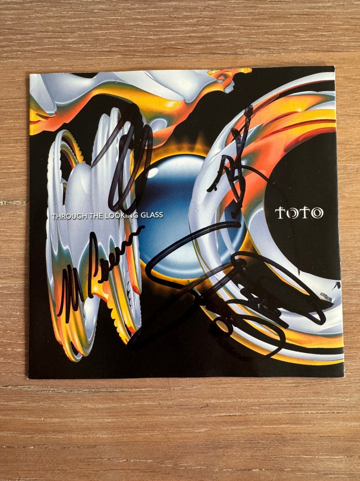 Toto - through the looking glass / gesigneerd booklet, Rock, Overige typen, Ophalen of Verzenden, Zo goed als nieuw