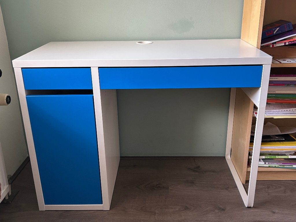 Wit met blauw kinderbureau met opbergruimte, Ophalen, Met lades, 50 cm, Zo goed als nieuw
