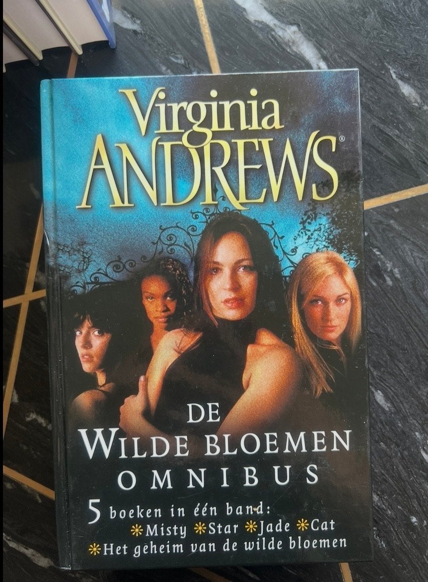 Virginia Andrews - De Wilde Bloemen Omnibus (5 boeken), Ophalen of Verzenden, Gelezen, Nederland