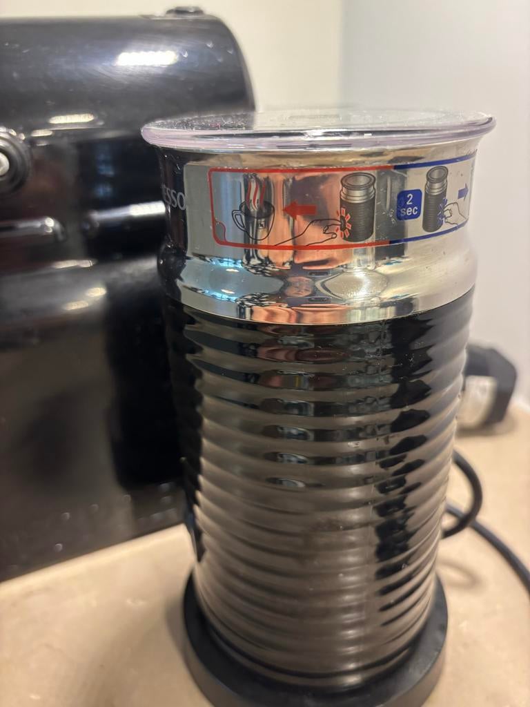 Nespresso Inissia machine en Aeroccino 3 (bundel), Ophalen, Zo goed als nieuw, 1 kopje, Combi
