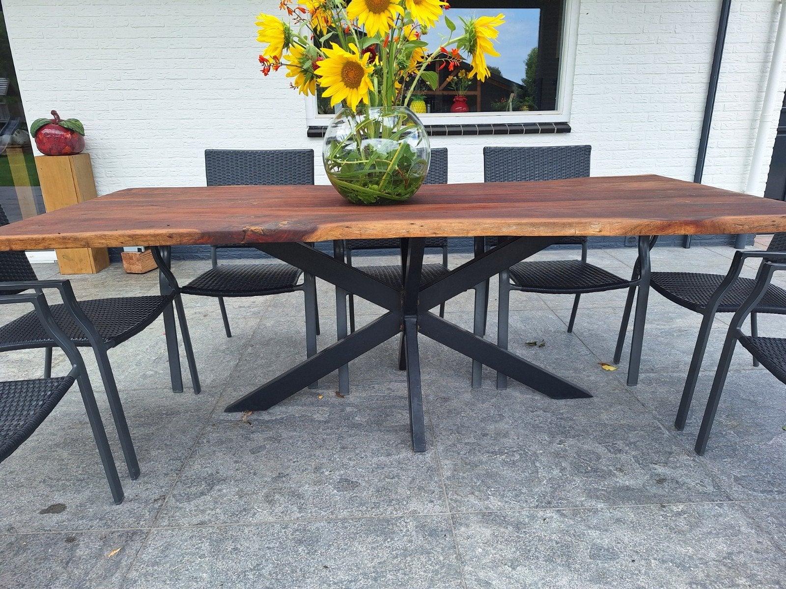 Robuuste houten boomstamtafel met zwart metalen onderstel, Ophalen, Gebruikt, Rechthoekig, Hout