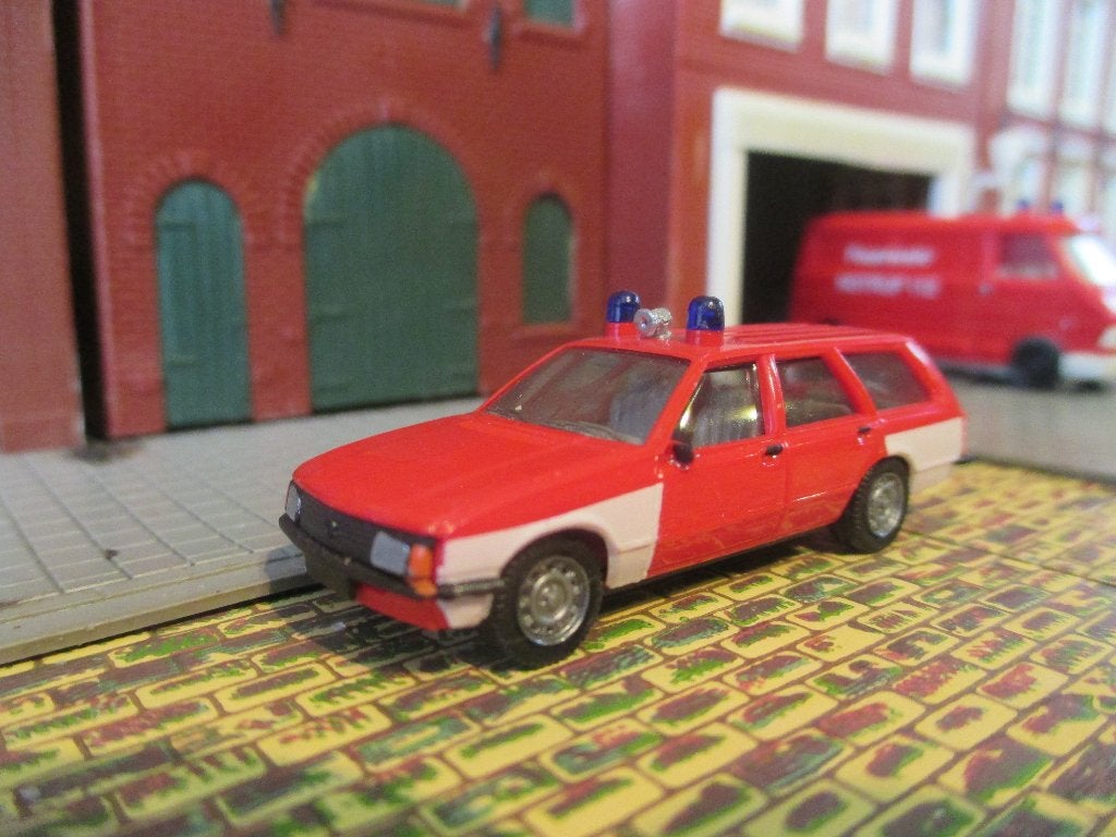 Opel Rekord E-1 Caravan Brandweer rood met wit gemodificeerd, Ophalen of Verzenden, Gebruikt, Auto, Herpa