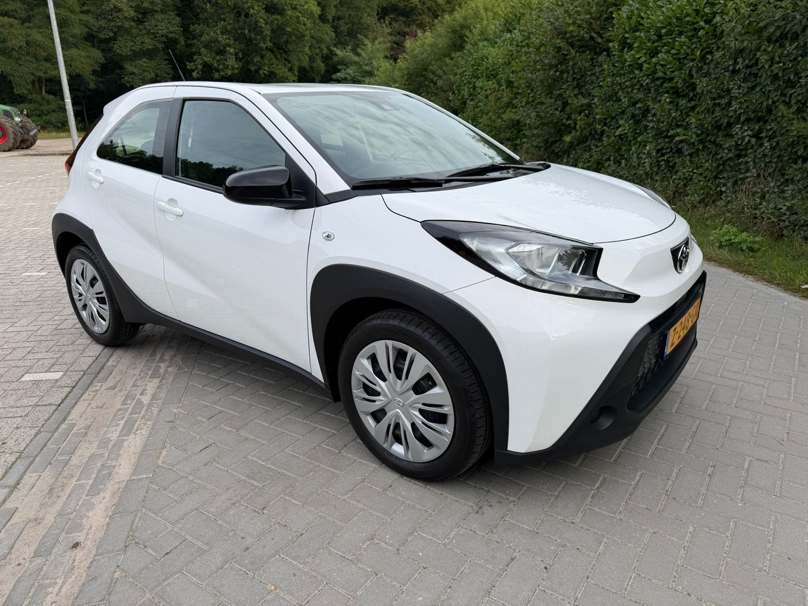 Toyota Aygo X 1.0 Automaat km 4710 Airco Veel opties Bj 2024, Dealer onderhouden, Stof, 4 stoelen, Wit