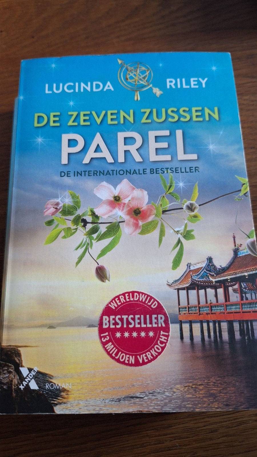 De Zeven Zussen: Parels - Lucinda Riley Roman, Boeken, Ophalen of Verzenden, Gelezen, Lucinda Riley
