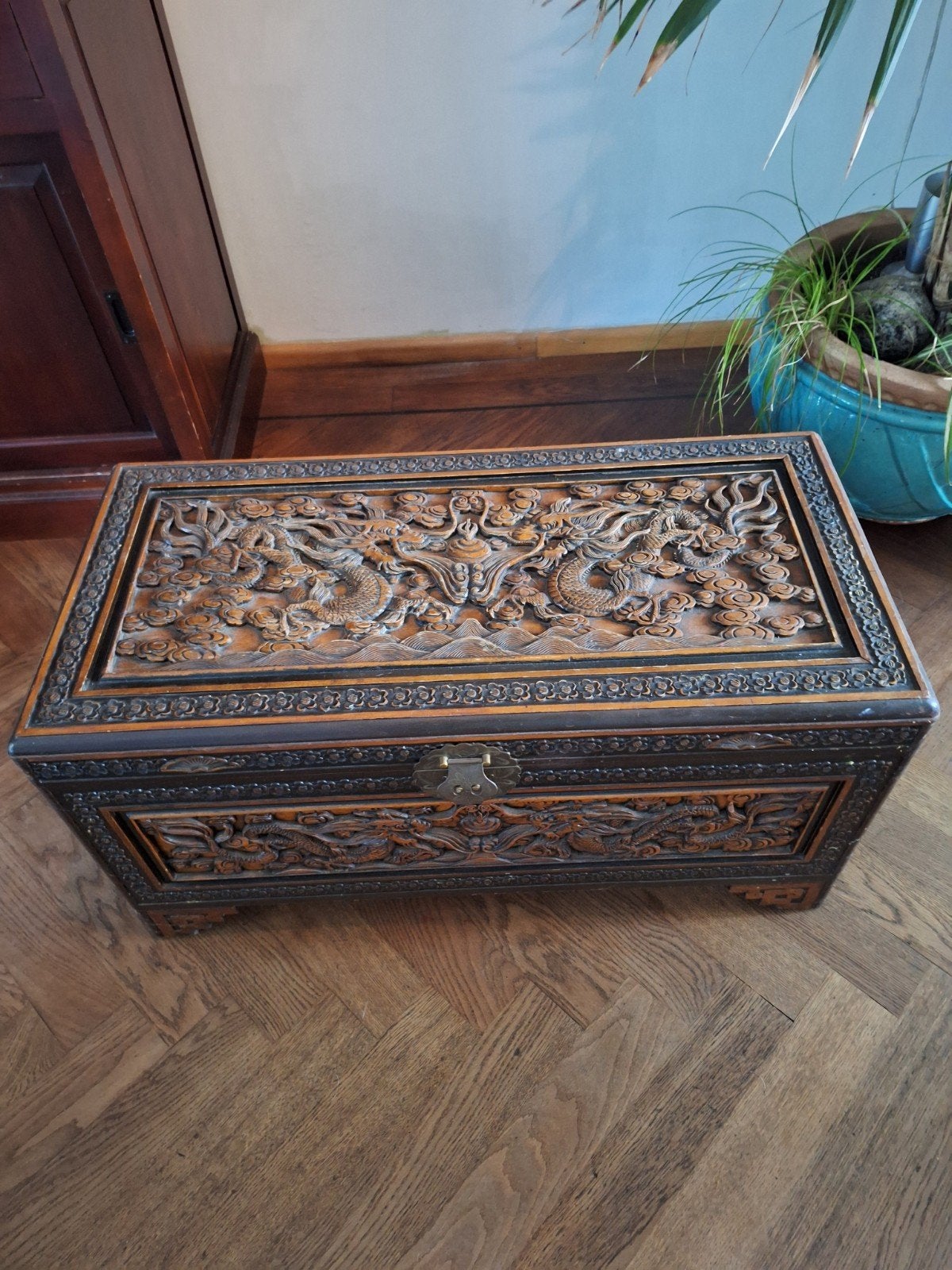 Antieke Chinese Kist met Drakenhoutsnijwerk, Ophalen