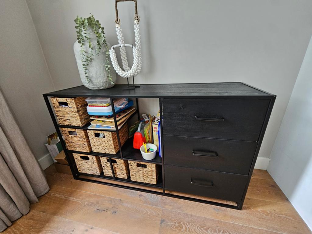 Zwart dressoir met lades en open vakken 75x129x40, Huis en Inrichting, Kasten | Dressoirs, Met plank(en), Gebruikt, 100 tot 150 cm