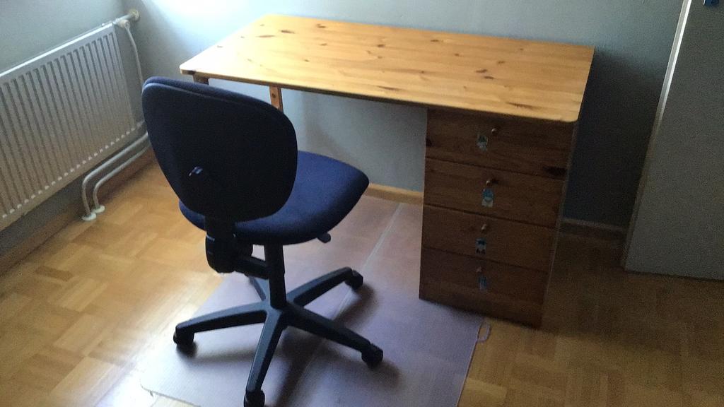 Bureau, stoel en vloerbeschermer, Ophalen, Gebruikt, 120 cm, Hout