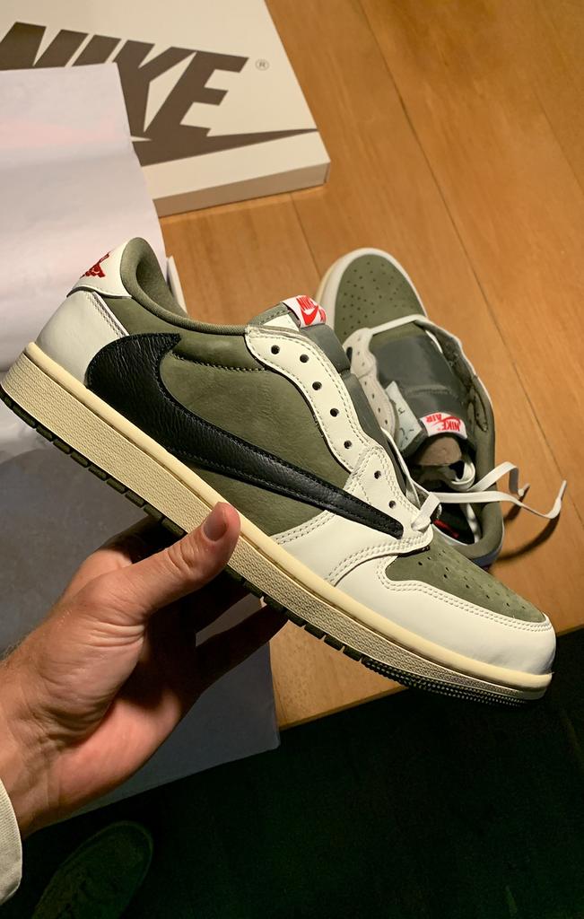 Jordan 1 Retro Low OG SP | Travis Scott Medium Olive maat 42, Overige kleuren, Nieuw, Ophalen of Verzenden, Sneakers of Gympen