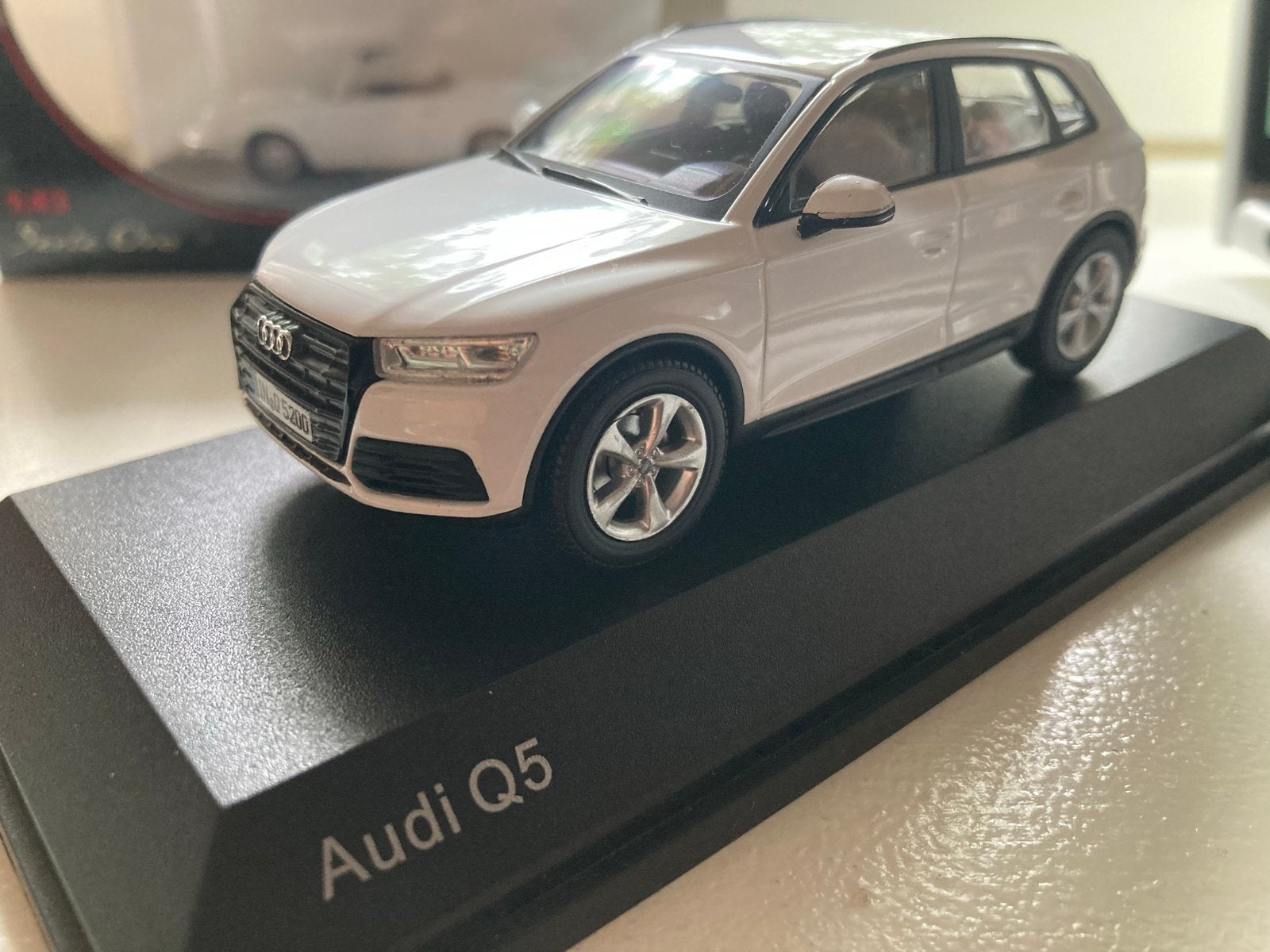 Audi Q5 schaalmodel 1/43 - Nieuw in verpakking, Ophalen of Verzenden, Nieuw, Auto, Overige merken