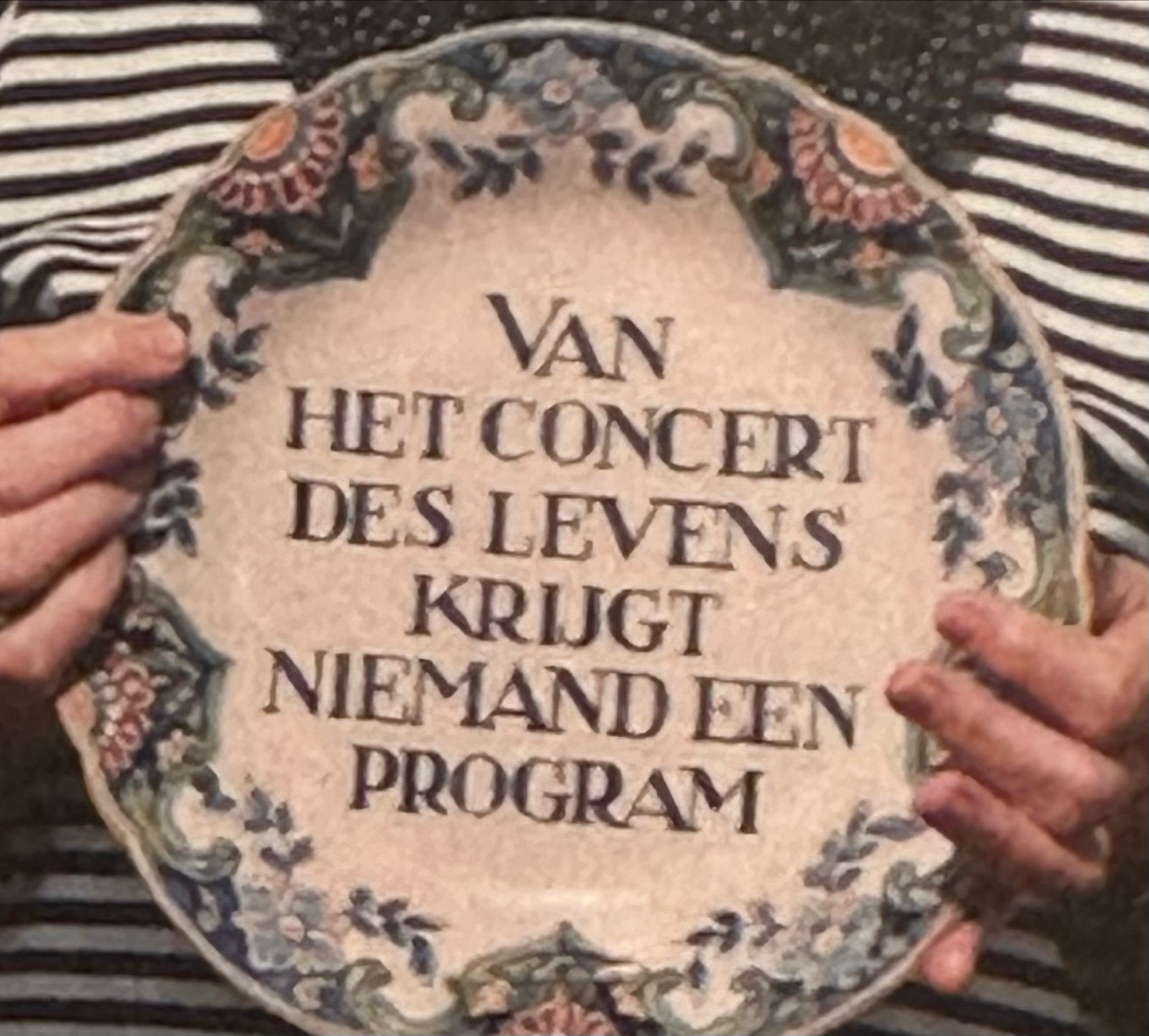 Decoratief bord met spreuk - 'Van het concert des levens', Antiek en Kunst, Ophalen of Verzenden