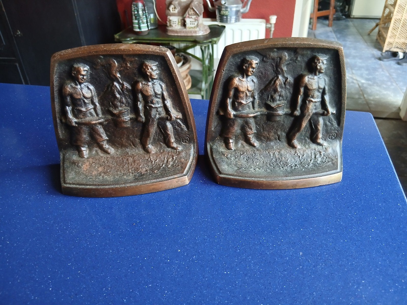 twee plaquettes of boekensteunen de Etna breda, Ophalen of Verzenden
