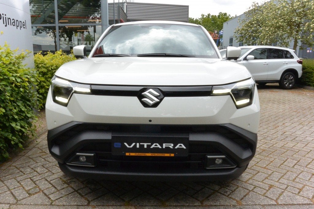Suzuki E-VITARA STYLE 61 KWH AUTOMAAT - VOLLEDIG ELEKTRISCH, Automaat, Gebruikt, Met garantie (alle), Wit
