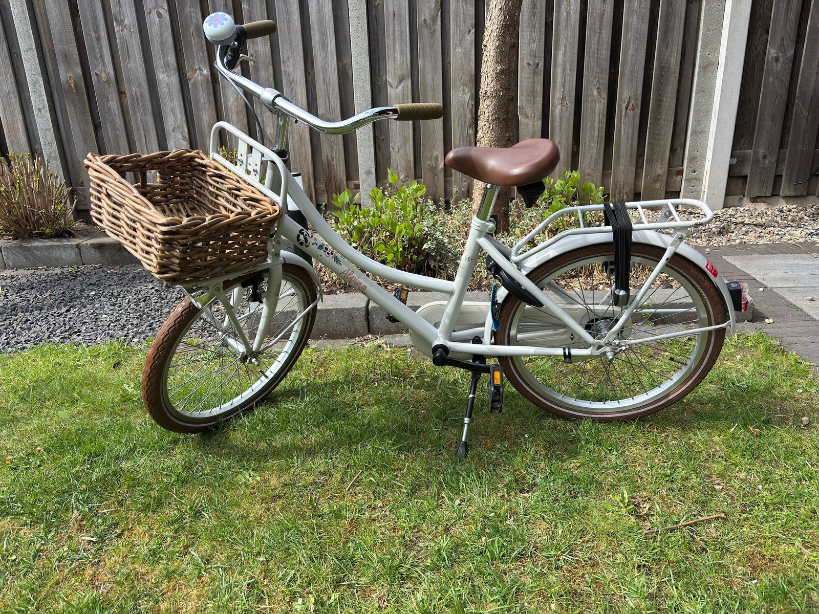 Nette 20 inch Alpina Cargo meisjesfiets wit, Fietsen en Brommers, Fietsen | Meisjes, Ophalen, Gebruikt, Terugtraprem, 20 inch
