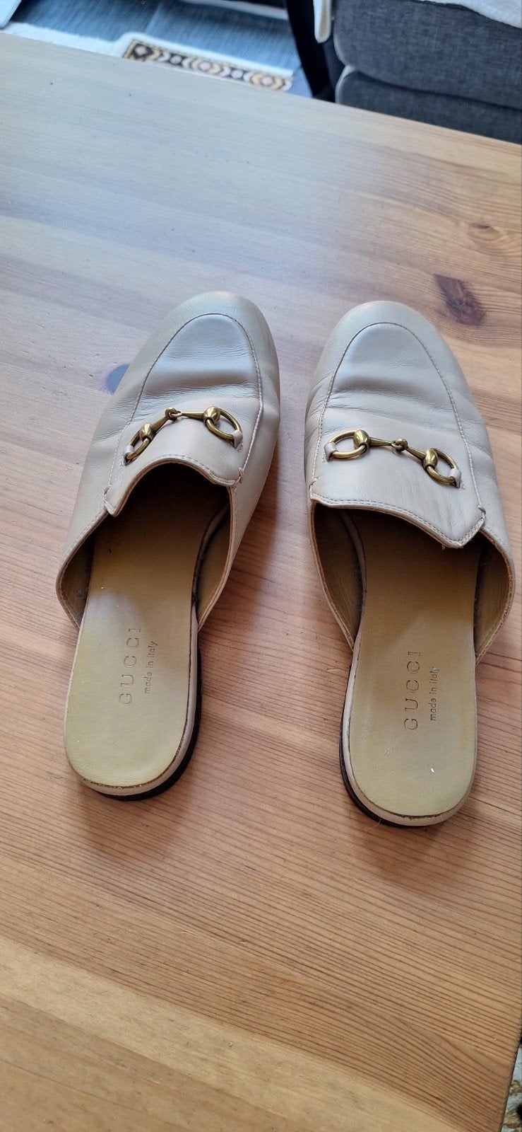 Gucci Slippers - Beige Leren Muiltjes met Horsebit Detail, Beige, Gucci, Gedragen, Ophalen