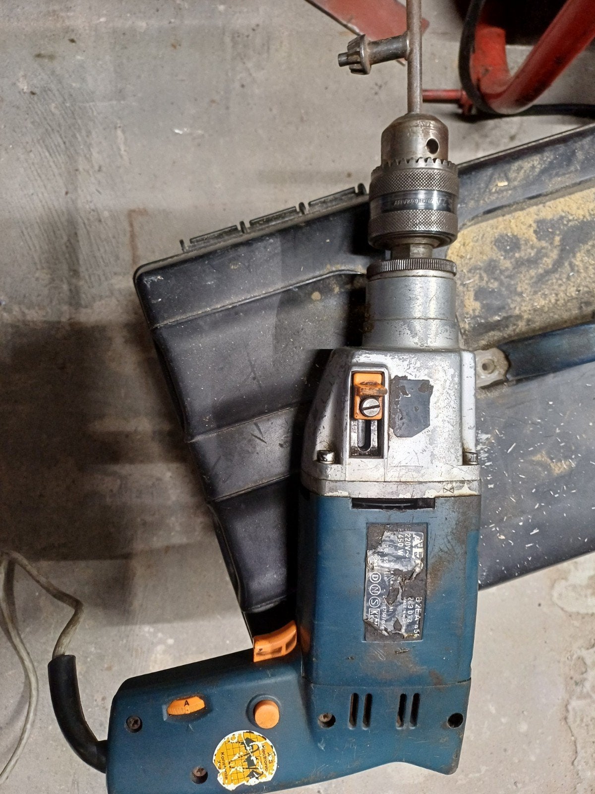AEG Boormachine 220V 450W - Krachtig en Betrouwbaar, Doe-het-zelf en Verbouw, Gereedschap | Boormachines, Ophalen of Verzenden