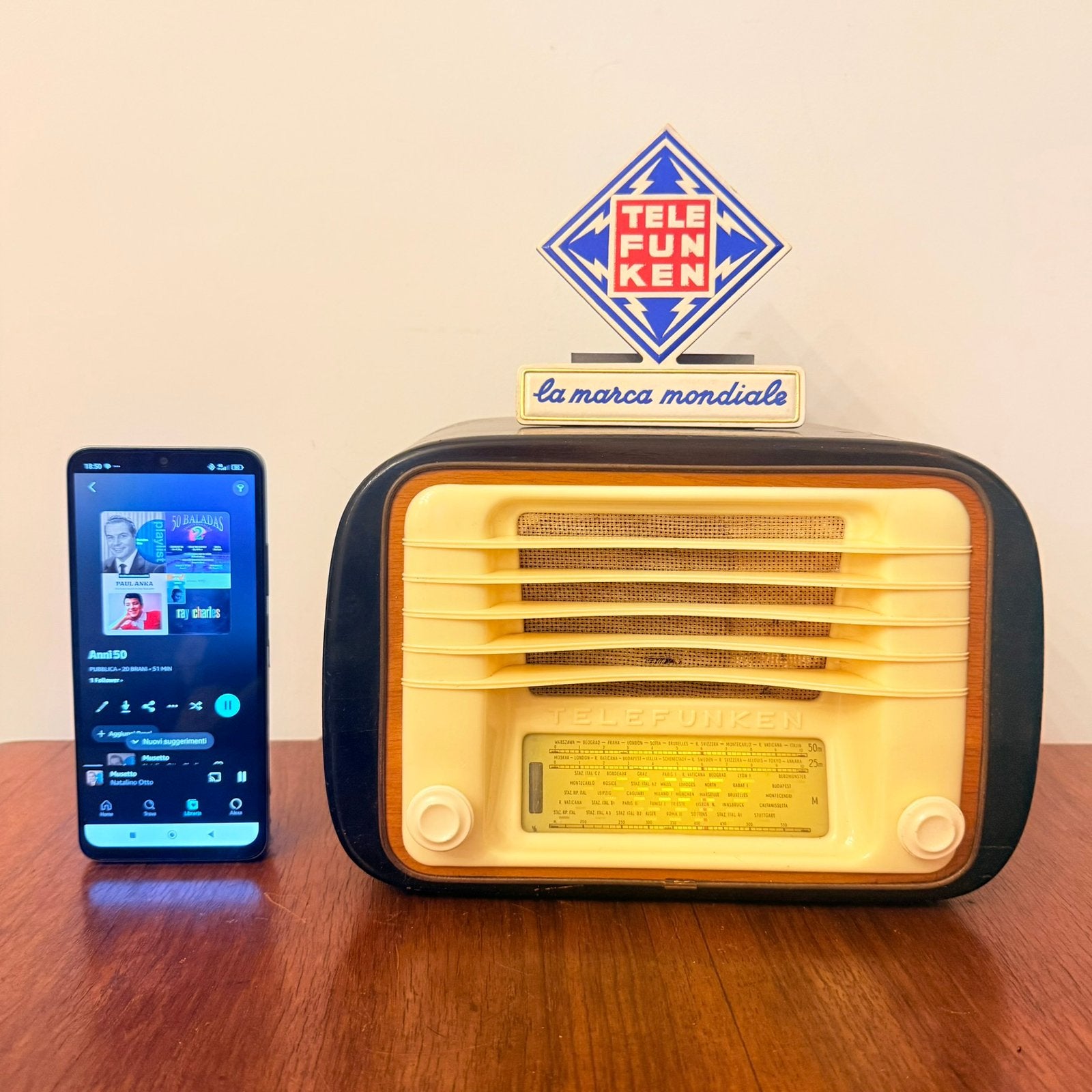 VINTAGE TELEFUNKEN MIGNONETTE C BUIZENRADIO BLUETOOTH RADIO, Antiek en Kunst, Antiek | Tv's en Audio, Verzenden