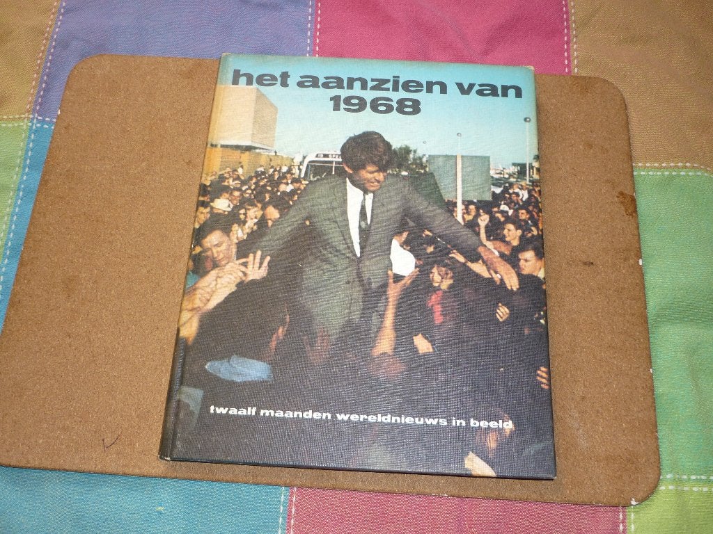 Het Aanzien Van 1968 Twaalf Maanden Wereldnieuws, 20e eeuw of later, Overige gebieden, Ophalen of Verzenden, Zo goed als nieuw