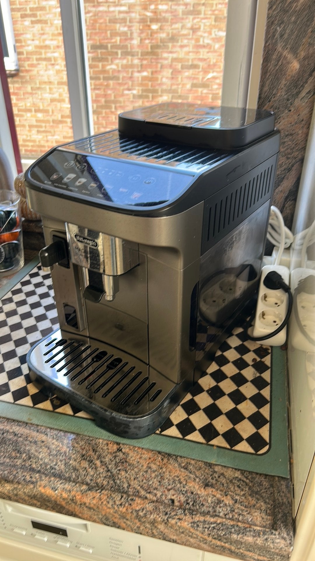 Foto 4 van DeLonghi Magnifica EVO espressomachine koffiezetapparaat