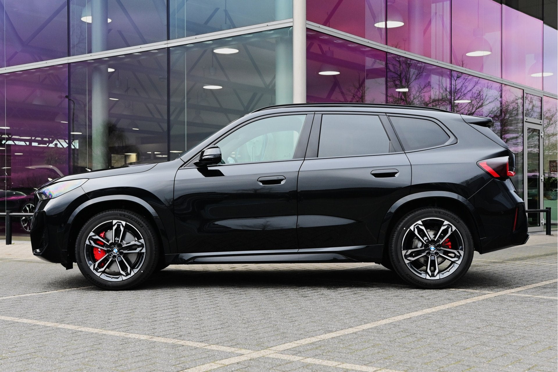 BMW X1 sDrive20i M Sport Automaat / Panoramadak / Sportstoel, Auto's, Dealer onderhouden, 1525 kg, 1800 kg, Met garantie (alle)