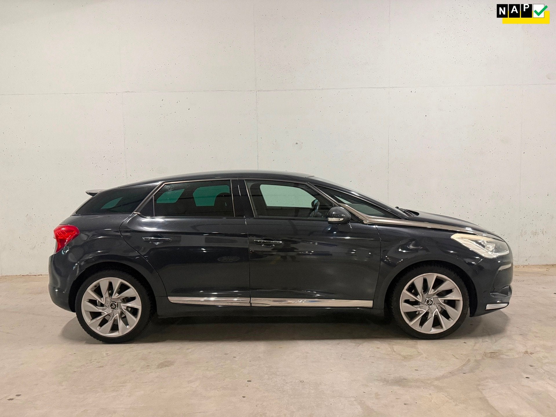 Citroen DS5 1.6 THP So Chic Navi Automaat Leer Pano, Auto's, Parkeersensor, Gebruikt, 1395 kg, 1500 kg