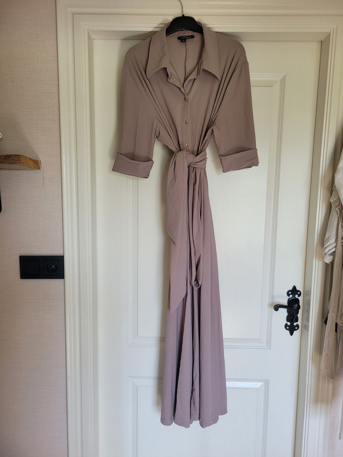 Mooie lange jurk Margot ladress xl la dress taupe, Bruin, Verzenden, Maat 46/48 (XL) of groter, Zo goed als nieuw