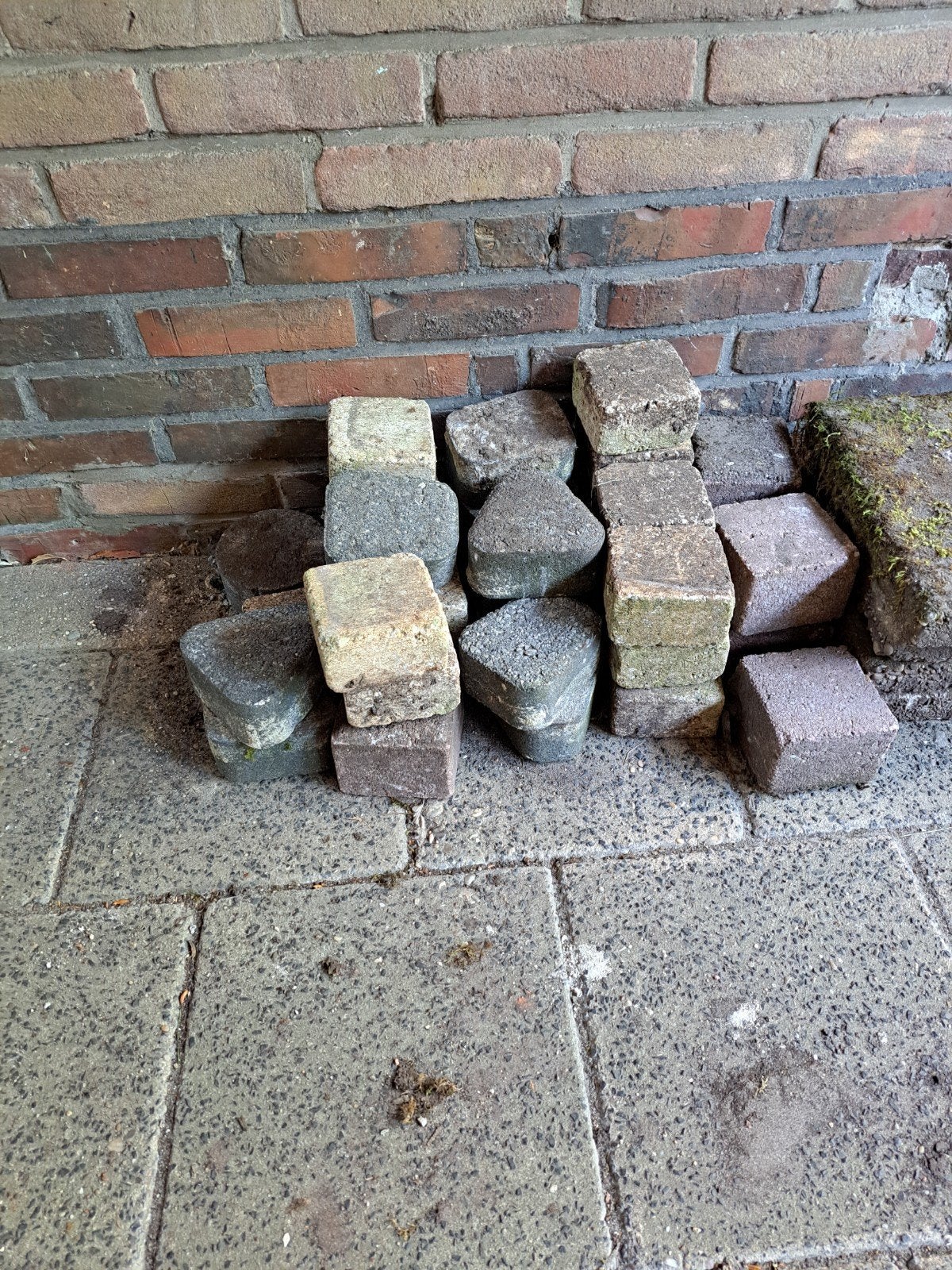 Gratis af te halen: Diverse stenen en tegels, Ophalen, Gebruikt, 10 m² of meer, Grind