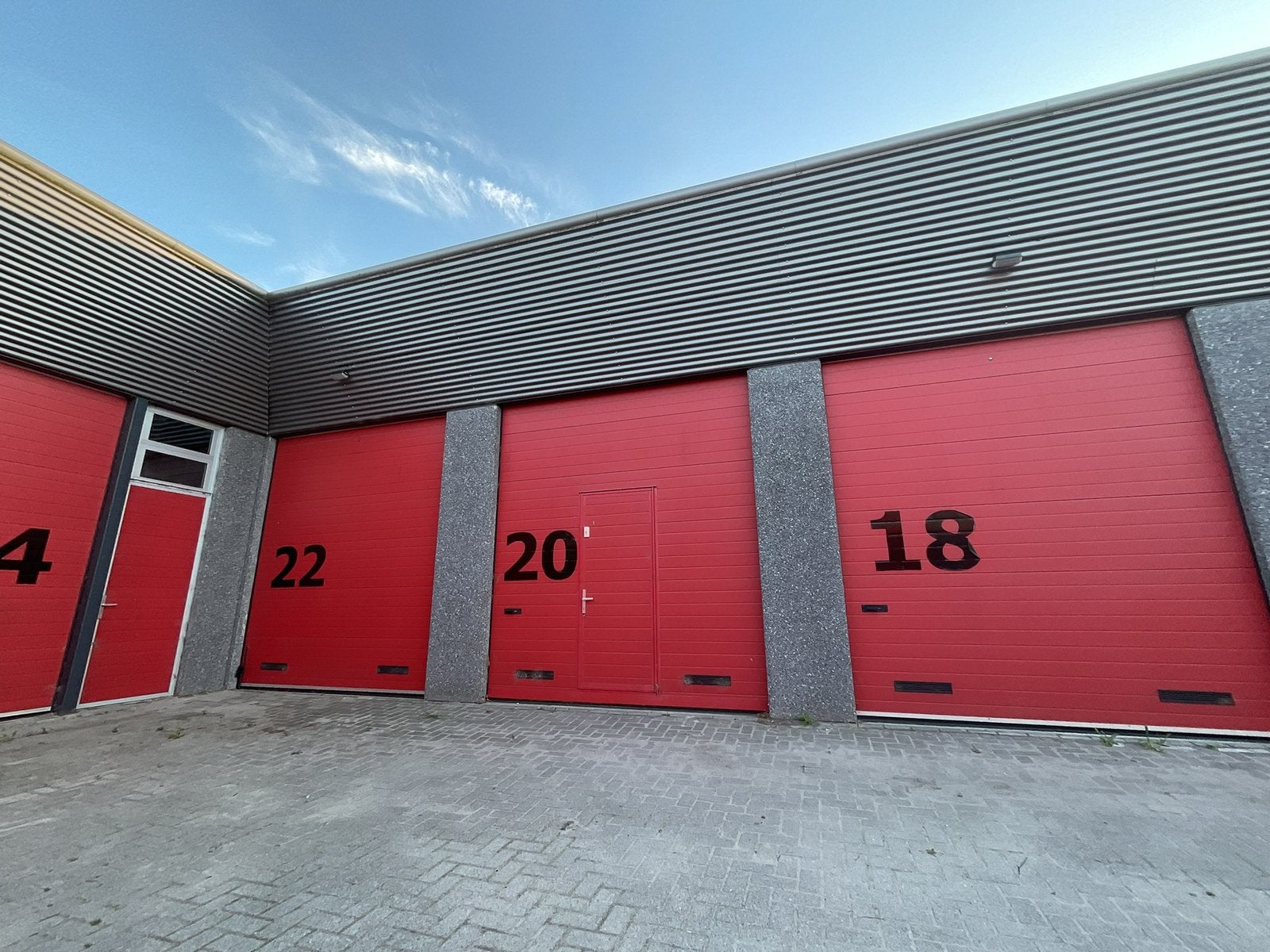 Loods te huur Groningen - Cuxhavenweg 3-20 - Garagebox, 70 m², Huur, Opslag of Loods