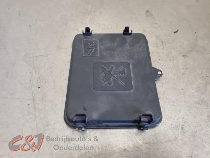 Zekeringkast van een Renault Trafic, Gebruikt, -, Renault, -