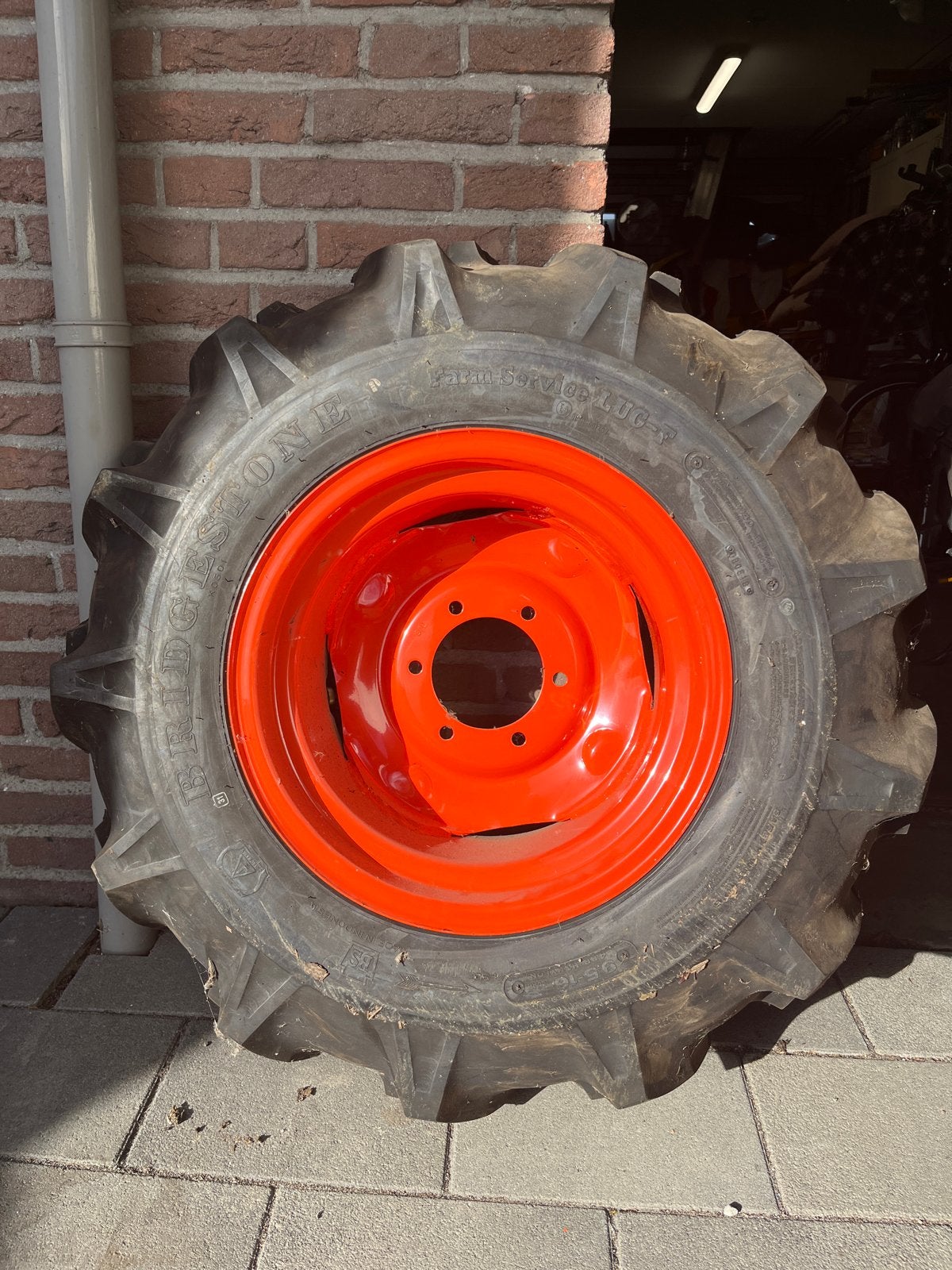 Bridgestone tractorband met velg 9.5-16, Zakelijke goederen, Agrarisch | Onderdelen | Banden, Velgen en Assen, Ophalen