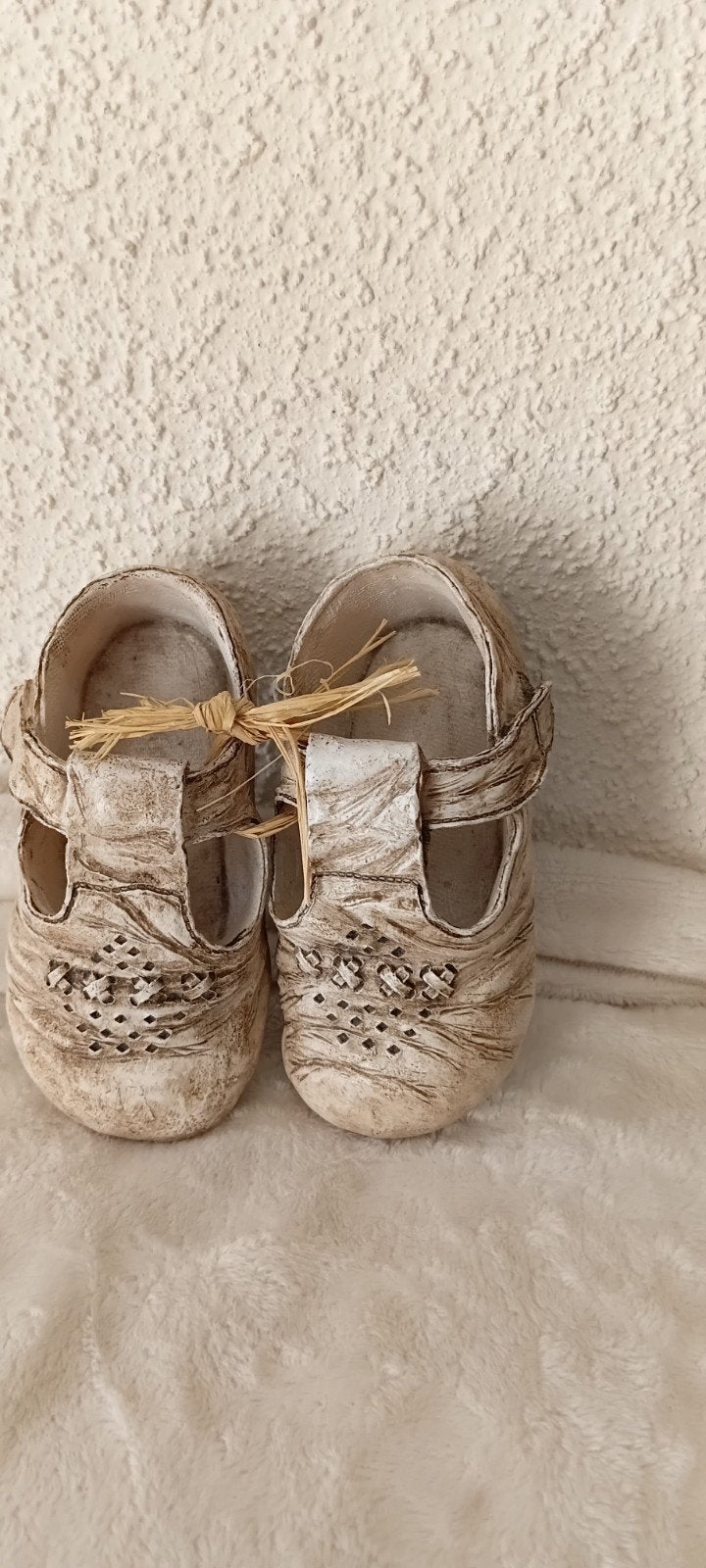 Decoratieve keramische kinderschoentjes - 10x4.5 cm, Ophalen of Verzenden, Zo goed als nieuw, Beige, Brocante