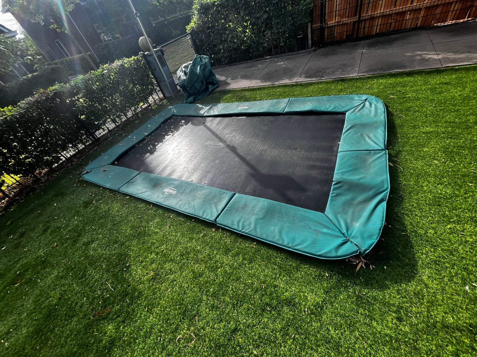 Berg ingegraven trampoline rechthoekig., Ophalen