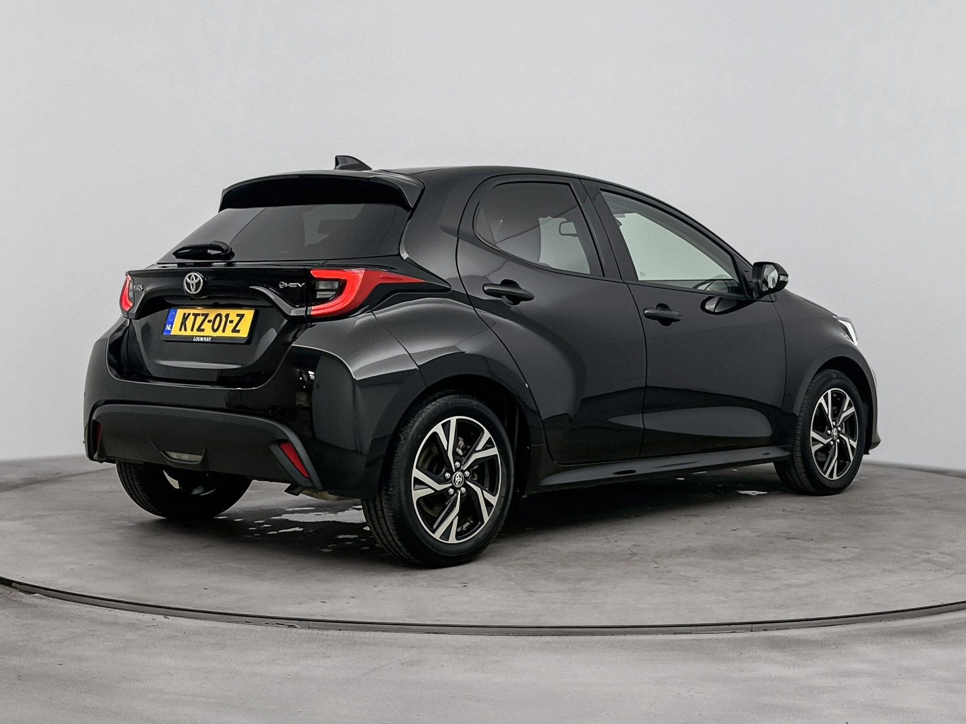 Toyota Yaris 1.5 Hybrid 115 First Edition | Parkeersensoren, Auto's, 12 maanden, Euro 6, Zwart, 1490 cc