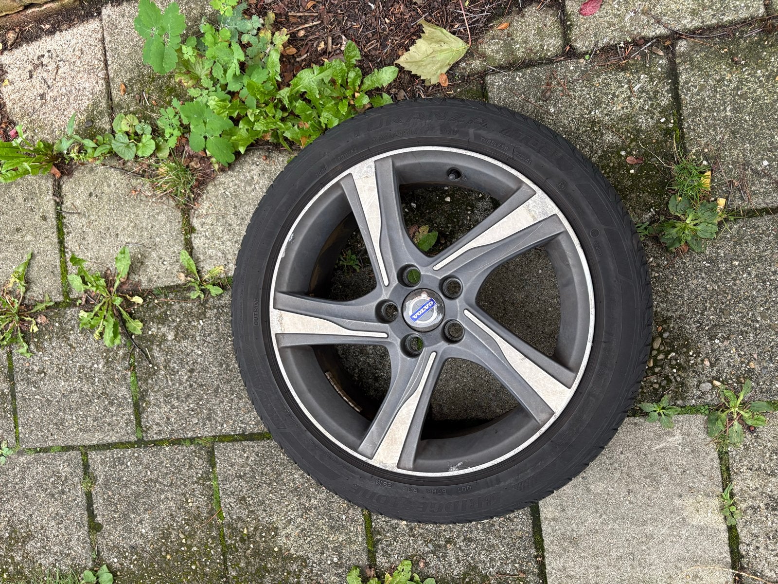 Volvo velg met band - 17 inch, Ophalen of Verzenden, Gebruikt