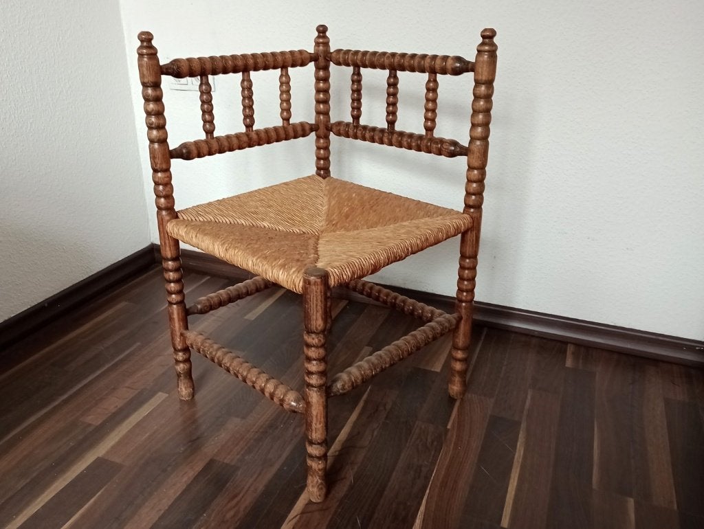 Bobbin(look) stoel van eikenhout en rieten zitting, Ophalen