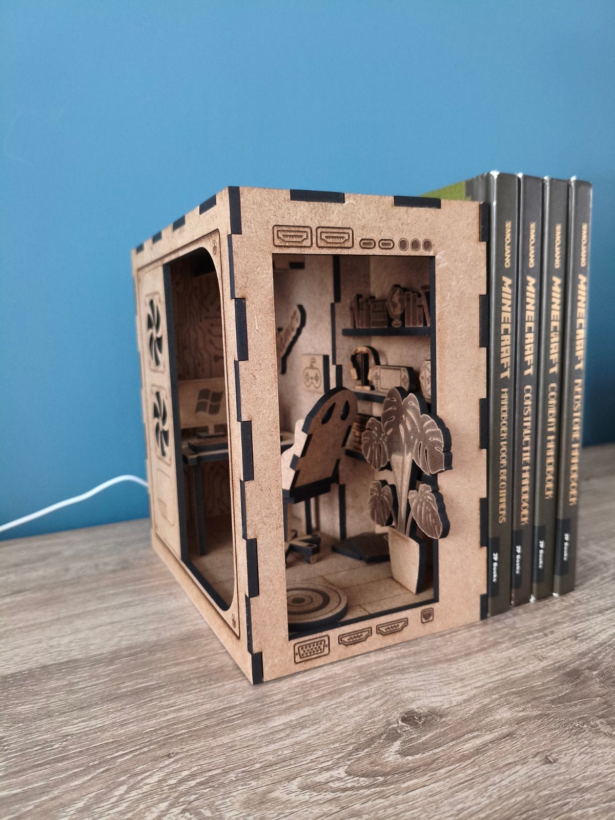 Unieke Book Nook – Game Room in PC-behuizing., Hout, Ophalen of Verzenden, Bruin, Handgemaakt