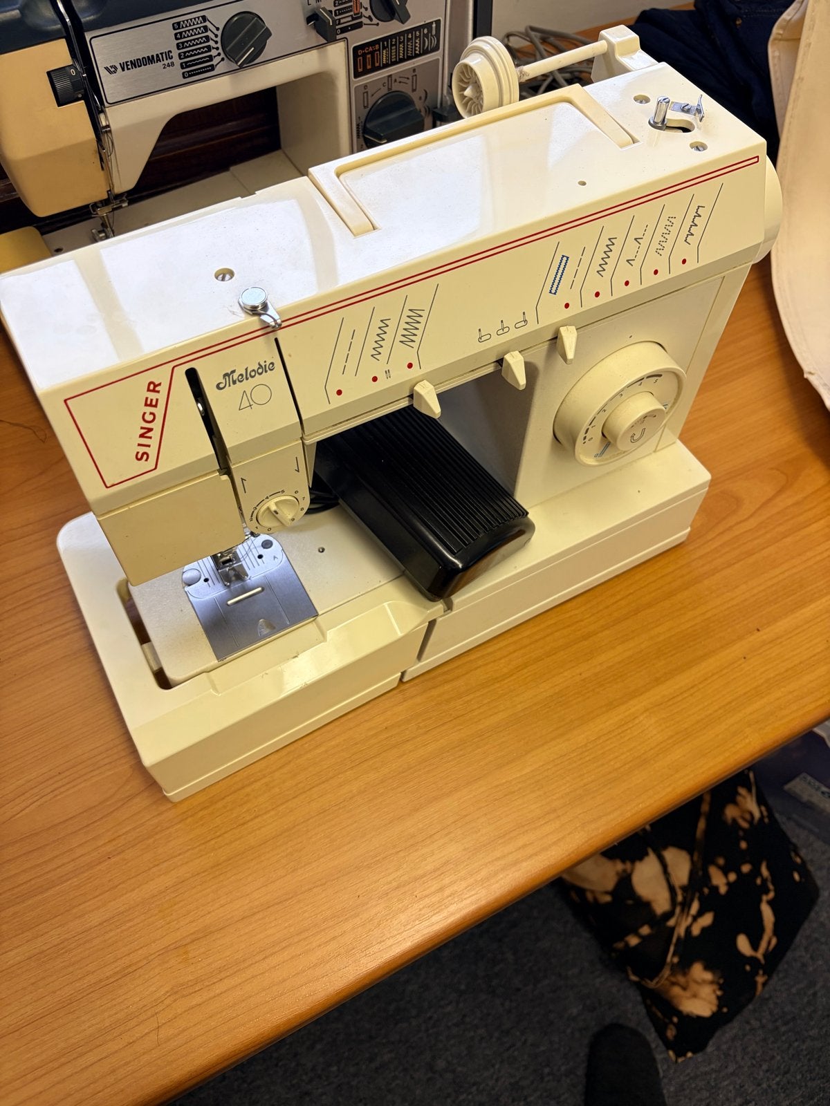Singer Melodie 40 Naaimachine - Ideaal voor beginners, Ophalen, Gebruikt, Naaimachine, Singer