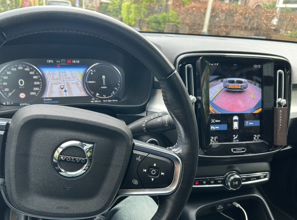 Volvo XC40 T4 Twin Engine 211pk Geartronic 2021 Zwart, Navigatiesysteem, Stof, 1800 kg, 1712 kg
