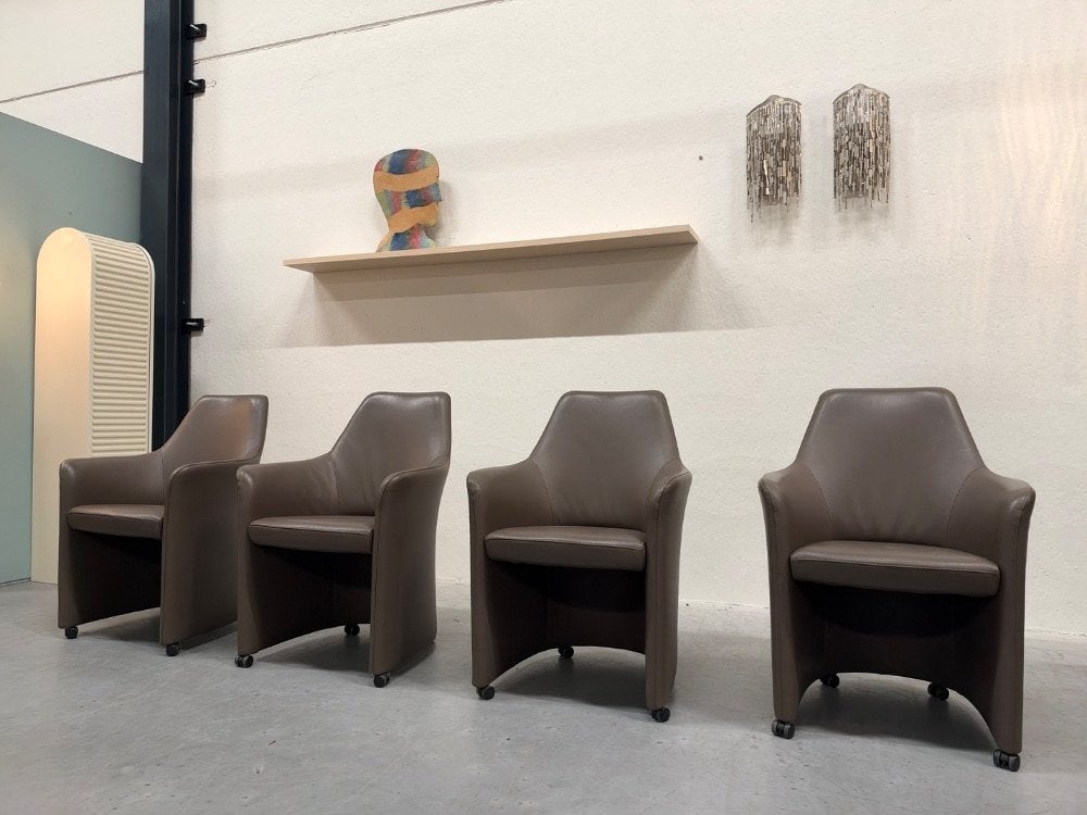 4 Nieuw Leolux Lirio Eetkamerstoel bruin leer Stoel wiel